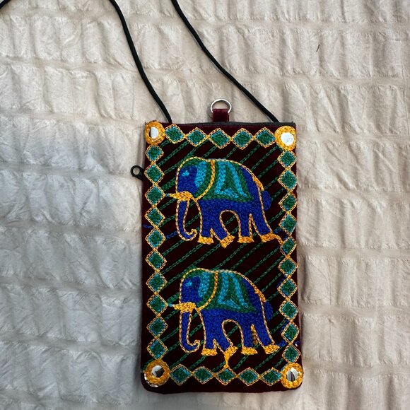 Elephant CrossBody Purse - Picture 1 of 3